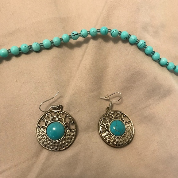 Faux Turquoise Desert 🌵 Necklace and Earring Set - New, Never worn - Picture 2 of 7
